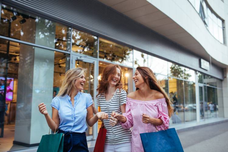 Friends shopping in Gulfport, MS